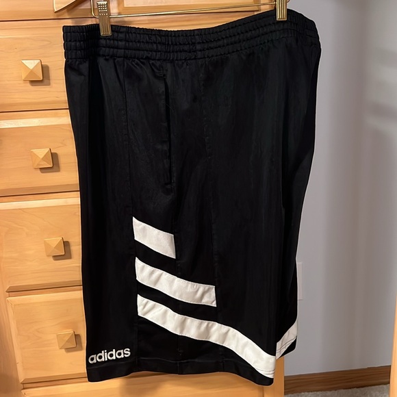 Adidas Y2K Black shorts size large - Picture 3 of 5